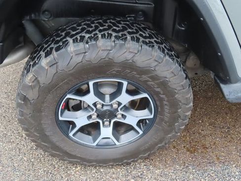 Used 2022 Jeep Wrangler Unlimited Rubicon w/ Steel Bumper Group AWD/4WD image 16