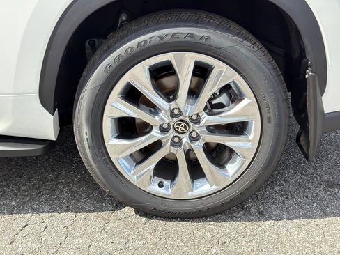 New 2026 Toyota Highlander AWD image 21