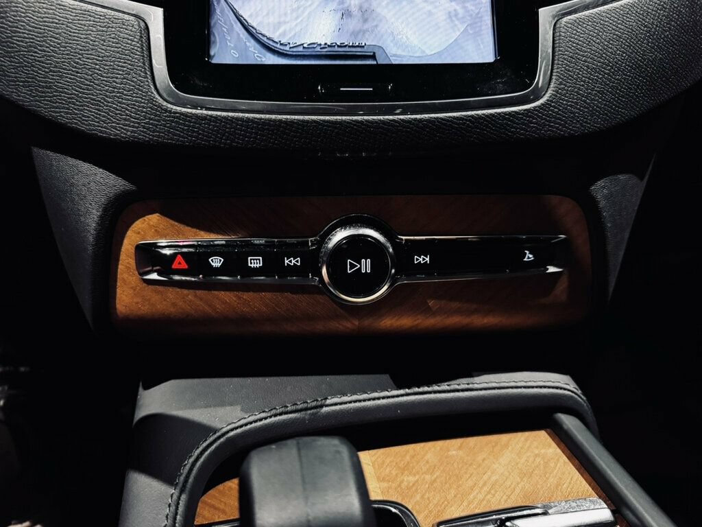 Used 2024 Volvo XC90 T8 Plus w/ Protection Package Premier AWD/4WD image 17