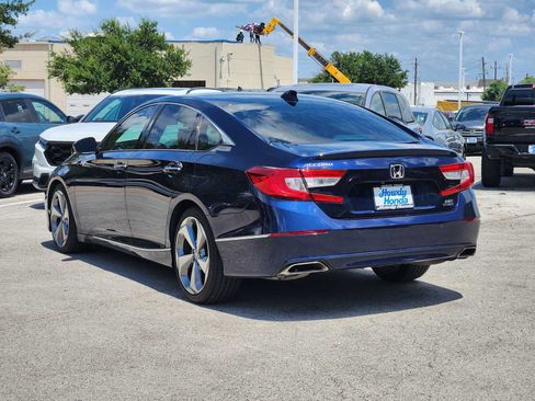 Used 2018 Honda Accord Touring image 5