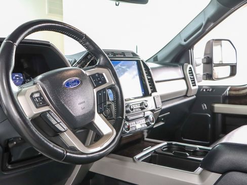 Used 2022 Ford F250 Lariat w/ Black Appearance Package image 24