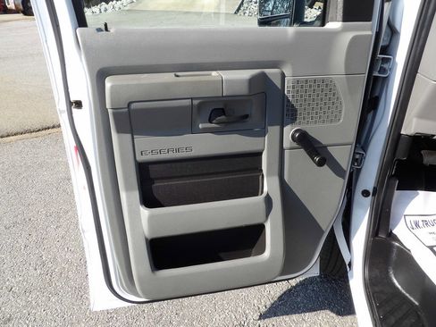 Used 2014 Ford E-150 and Econoline 150 image 14