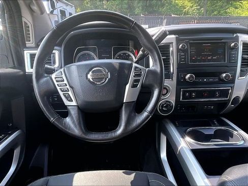 Used 2019 Nissan Titan SV w/ SV Convenience Package AWD/4WD image 5