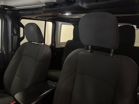 Used 2018 Jeep Wrangler Unlimited Sport S image 12