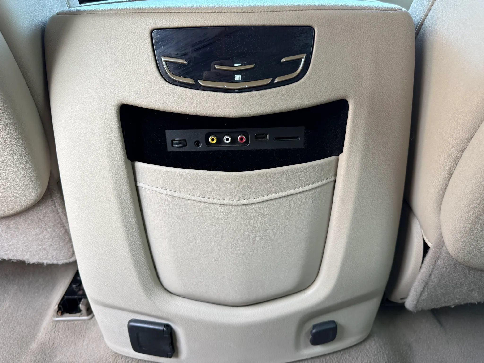 Used 2016 Cadillac Escalade Luxury AWD/4WD image 34
