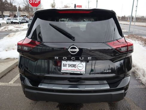 Certified 2025 Nissan Rogue SV AWD/4WD image 6