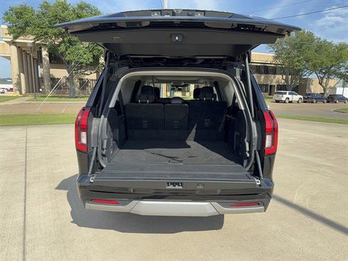 Used 2025 Ford Expedition Max Platinum AWD/4WD image 6