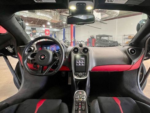 Used 2017 McLaren 570S image 38