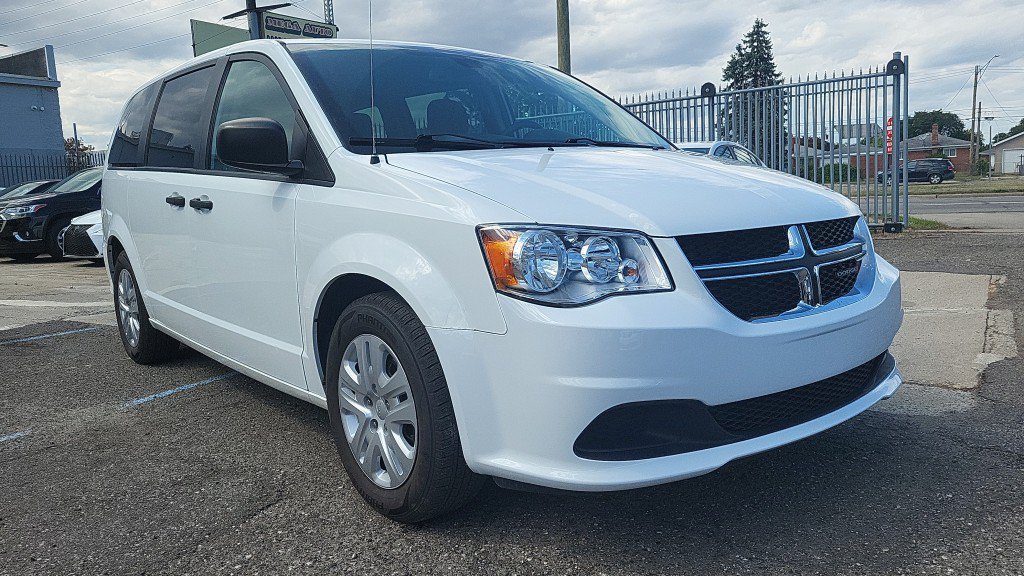 Used 2019 Dodge Grand Caravan SE FWD image 3