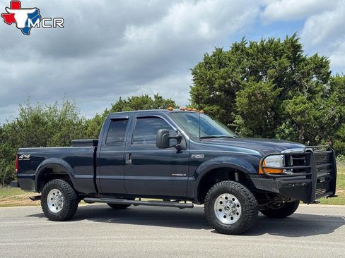 Used 2000 Ford F250 XLT image 2