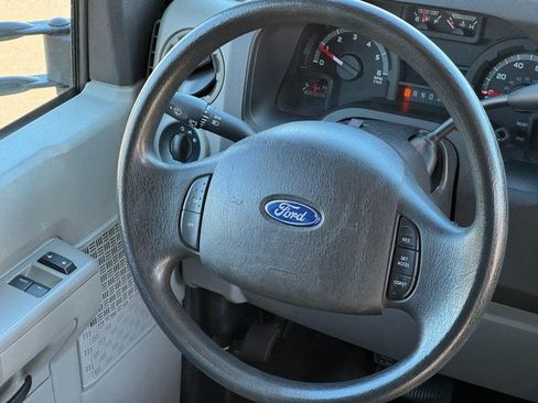 Used 2016 Ford E-350 and Econoline 350 Super Duty image 12