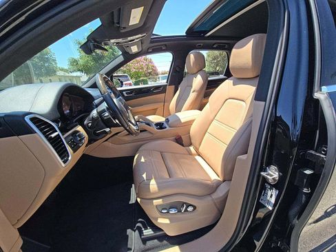 Used 2019 Porsche Cayenne AWD/4WD image 5