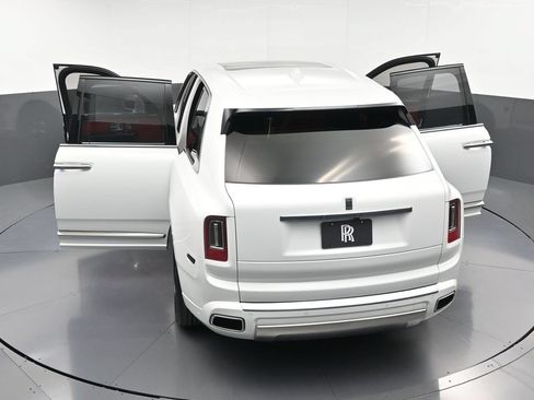 Certified 2019 Rolls-Royce Cullinan AWD/4WD image 40
