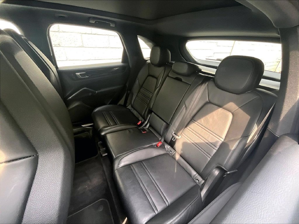 Certified 2023 Porsche Cayenne AWD/4WD image 22