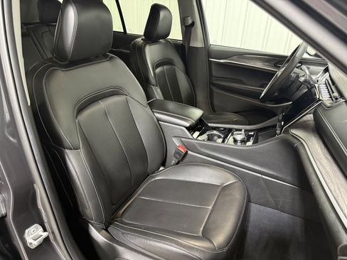 Used 2023 Jeep Grand Cherokee Limited w/ Luxury Tech Group II image 15