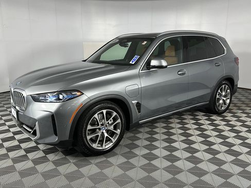 New 2026 BMW X5 xDrive50e w/ Executive Package AWD/4WD image 5