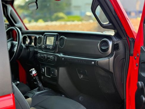 Used 2021 Jeep Wrangler Sport AWD/4WD image 16