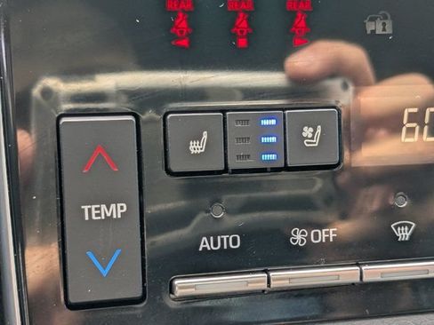 Used 2020 Toyota Avalon Touring FWD image 21