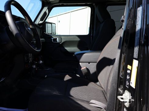 Used 2024 Jeep Gladiator Mojave w/ Technology Group image 22