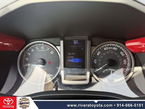 Used 2018 Toyota Tacoma SR5 AWD/4WD image 16