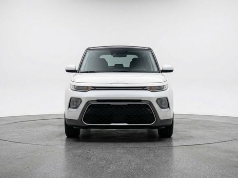 Used 2025 Kia Soul LX w/ LX Technology Package image 2