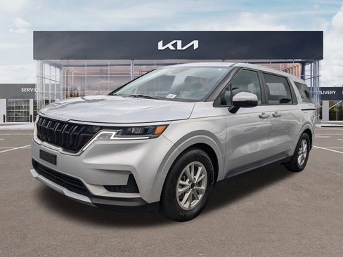 Certified 2023 Kia Carnival LX image 6