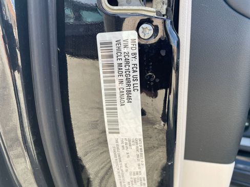 Used 2024 Chrysler Voyager LX image 32