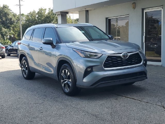 Used 2020 Toyota Highlander XLE FWD image 39