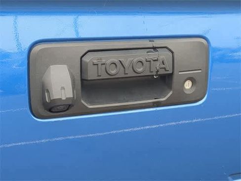 Used 2017 Toyota Tundra SR5 w/ SR5 Upgrade Package image 11