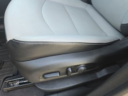 Used 2021 Chevrolet Equinox Premier image 32