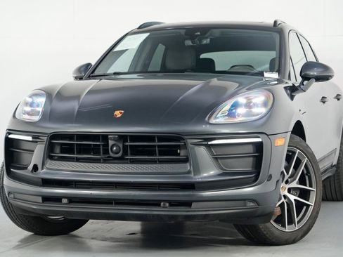 Used 2023 Porsche Macan image 3