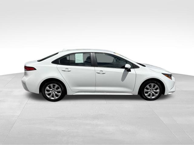Used 2025 Toyota Corolla LE FWD image 9