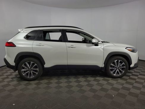 Used 2023 Toyota Corolla Cross XLE w/ Convenience Package image 11