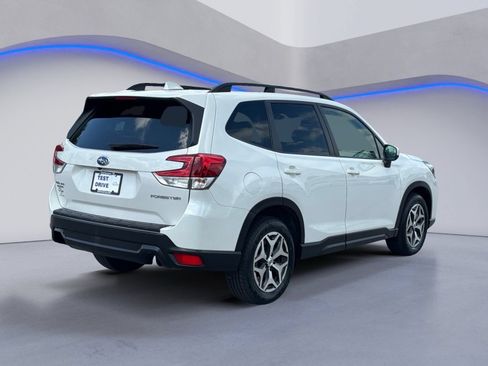 Used 2021 Subaru Forester Premium AWD/4WD image 6