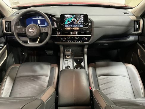 Used 2024 Nissan Pathfinder Platinum w/ Cargo Package AWD/4WD image 16