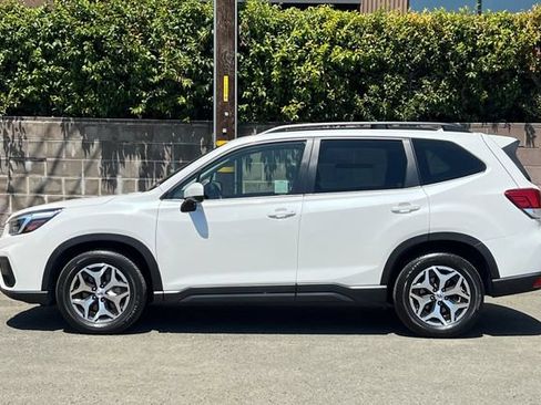 Used 2021 Subaru Forester Premium w/ Popular Package #1 AWD/4WD image 9