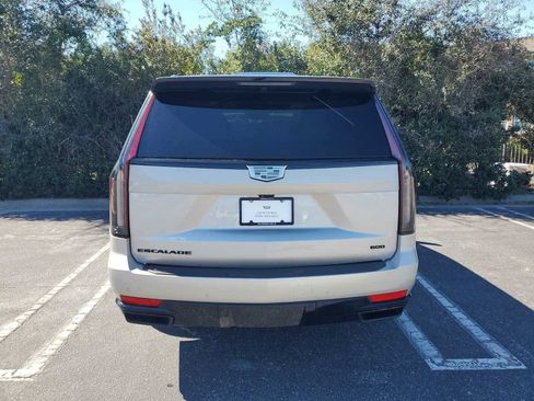 Used 2024 Cadillac Escalade Sport Platinum w/ LPO, ONYX Package AWD/4WD image 4