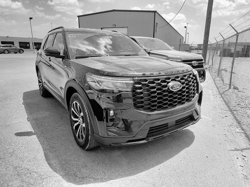 Certified 2025 Ford Explorer ST-Line AWD/4WD image 1