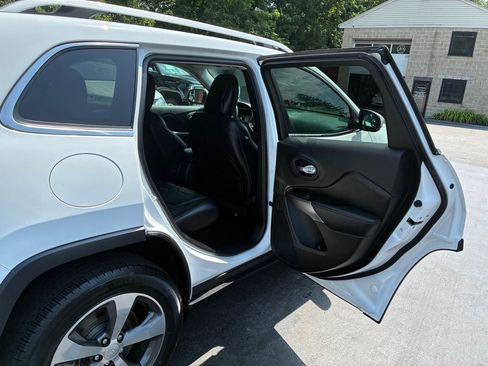 Used 2020 Jeep Cherokee Limited w/ Luxury Group AWD/4WD image 16