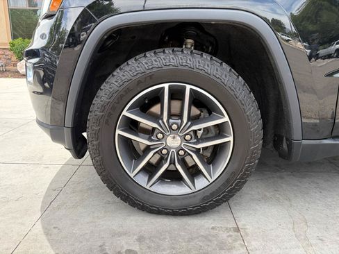 Used 2017 Jeep Grand Cherokee Limited w/ Luxury Group II AWD/4WD image 28