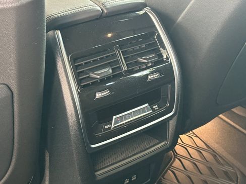 Used 2024 BMW X7 M60i AWD/4WD image 16