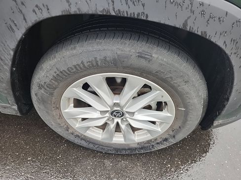 Used 2023 Toyota Corolla Cross LE image 18