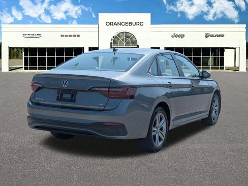 Used 2024 Volkswagen Jetta SE FWD image 8