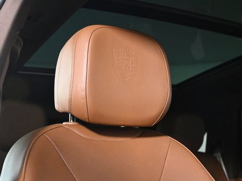 Certified 2023 Porsche Cayenne Platinum Edition AWD/4WD image 39