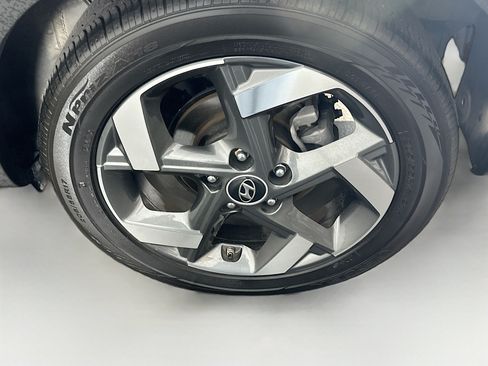 Used 2023 Hyundai Venue SEL FWD image 11