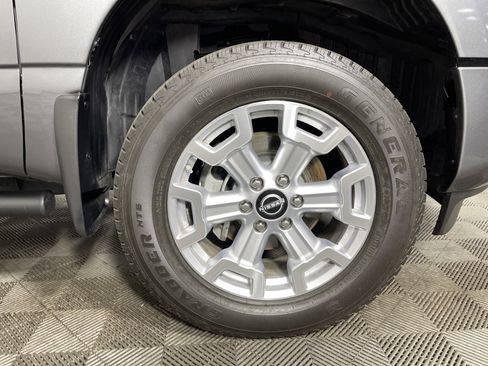 Used 2024 Nissan Titan SV w/ SV Convenience Package image 10