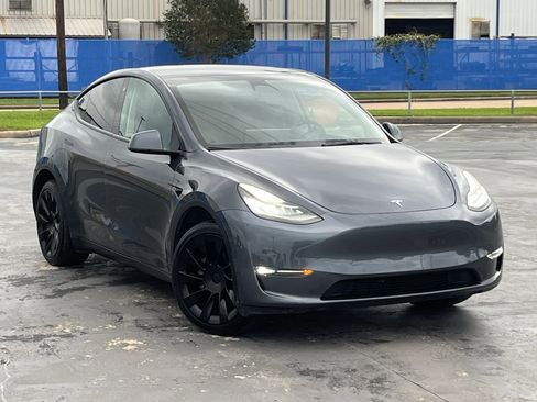 Used 2022 Tesla Model Y Long Range AWD/4WD image 3