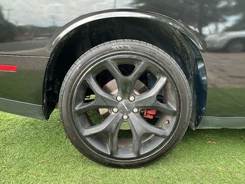 Used 2015 Dodge Challenger R/T Plus RWD image 32