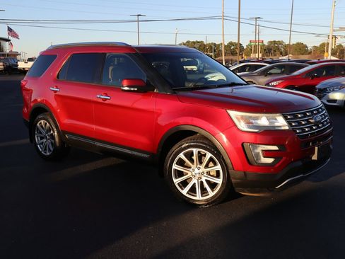 Used 2017 Ford Explorer Limited image 1