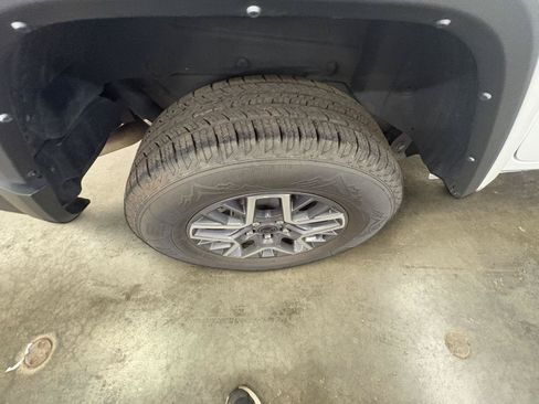 Used 2025 Jeep Wrangler Unlimited Sahara AWD/4WD image 13